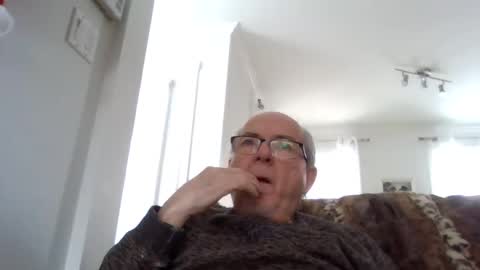 Snapshot of bernard1102 chatting on January 8, 3:17 pm bernard1102 online show from January 8, 3:17 pm