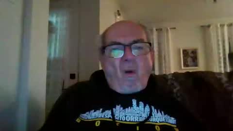 Snapshot of bernard1102 chatting on January 6, 10:05 pm bernard1102 online show from January 6, 10:05 pm