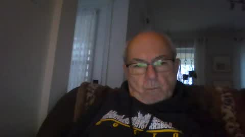 Snapshot of bernard1102 chatting on October 11, 11:04 am bernard1102 online show from October 11, 11:04 am