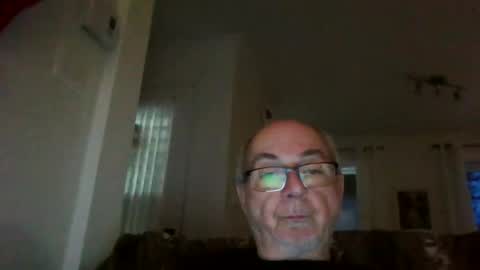 Snapshot of bernard1102 chatting on December 20, 12:05 pm bernard1102 online show from December 20, 12:05 pm