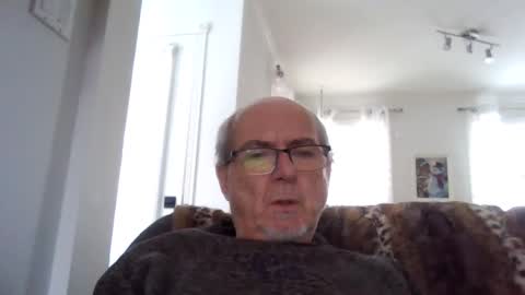 Snapshot of bernard1102 chatting on January 3, 7:29 pm bernard1102 online show from January 3, 7:29 pm