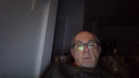 Snapshot of bernard1102 chatting on January 23, 2:55 am bernard1102 online show from January 23, 2:55 am