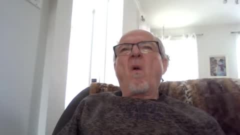 Snapshot of bernard1102 chatting on January 3, 4:27 pm bernard1102 online show from January 3, 4:27 pm