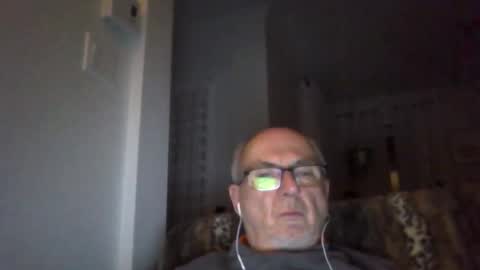 Snapshot of bernard1102 chatting on February 3, 2:14 am bernard1102 online show from February 3, 2:14 am
