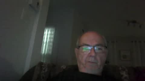 Snapshot of bernard1102 chatting on September 9, 9:42 am bernard1102 online show from September 9, 9:42 am