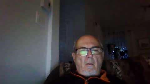 Snapshot of bernard1102 chatting on September 25, 10:39 pm bernard1102 online show from September 25, 10:39 pm