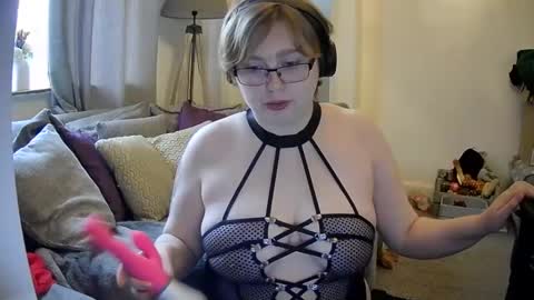 Calico online show from December 4, 3:04 pm