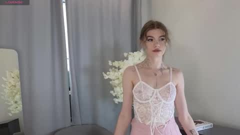 Snapshot of berry_bloom chatting on October 13, 10:17 am Aurora online show from October 13, 10:17 am
