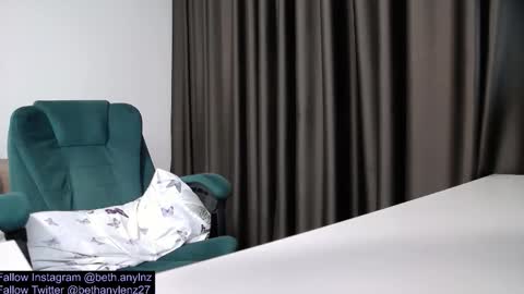 bethanylenz2 online show from March 3, 10:28 pm