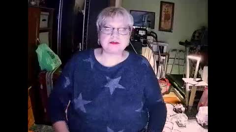 BeverlyQCynia online show from November 29, 1:52 pm