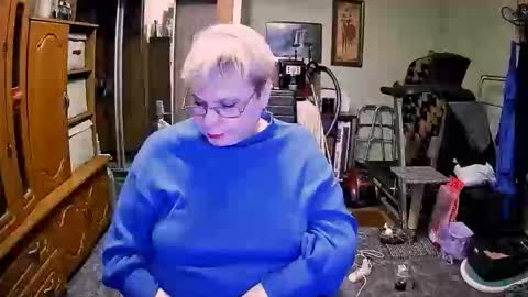 BeverlyQCynia online show from October 28, 2:40 pm