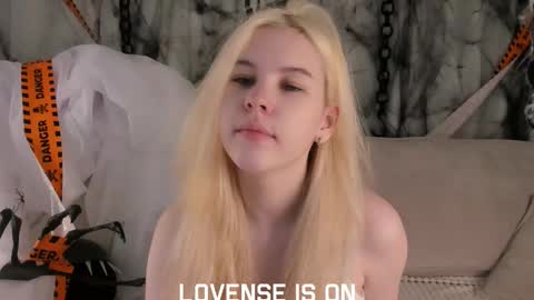 Eliz online show from November 4, 1:07 am