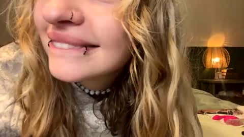 Ellie  online show from March 13, 9:40 pm