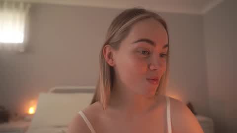 Snapshot of bibi_it_is chatting on October 4, 1:36 am Bibi online show from October 4, 1:36 am