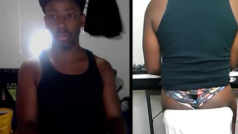 Snapshot of bicepsandfrot chatting on October 25, 10:21 pm BicepsandFrot online show from October 25, 10:21 pm