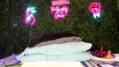 bigbuttsarena online show from February 27, 8:40 am