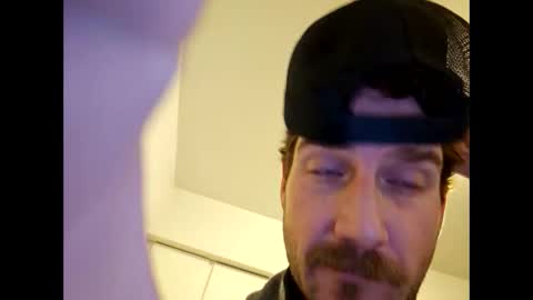 Snapshot of bigcanuck35 chatting on December 23, 6:44 am bigcanuck35 online show from December 23, 6:44 am