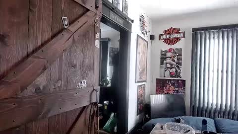 Snapshot of bigdbrillion chatting on February 4, 7:55 pm Darryl online show from February 4, 7:55 pm