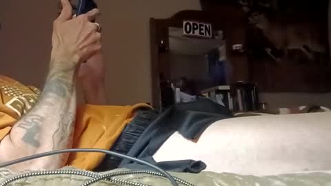 bigdickguy69690 online show from April 3, 3:57 am