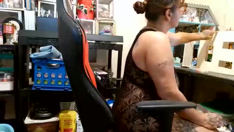 the Mini mami online show from November 2, 6:30 pm