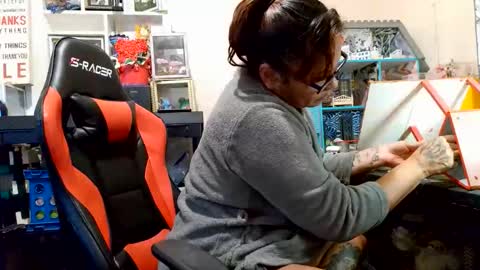 the Mini mami online show from November 17, 5:59 pm