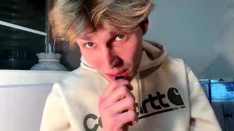 bigskinnyboyshh online show from January 2, 12:45 am