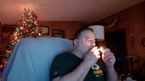Snapshot of bigthicksatisfying2 chatting on December 20, 5:25 am bigthicksatisfying2 online show from December 20, 5:25 am
