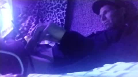 Snapshot of bigwalkdog420 chatting on January 28, 6:38 am bigwalkdog420 online show from January 28, 6:38 am