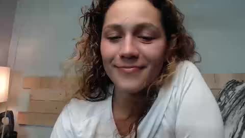 Snapshot of biki_sensual chatting on September 20, 3:42 am hi soy natural girl biki online show from September 20, 3:42 am
