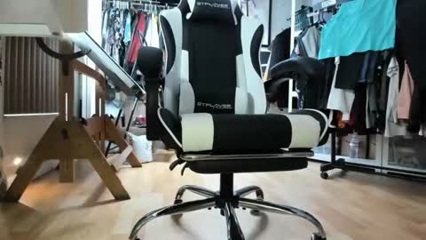 bisexualjay online show from June 10, 8:29 pm