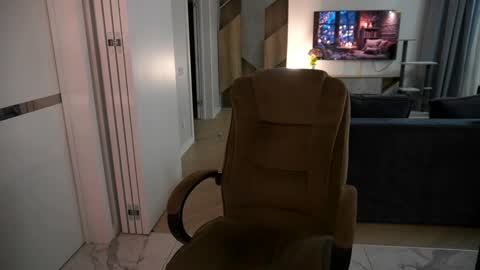 Ann Braslowsky online show from November 20, 10:40 pm