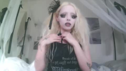 vampire fang  online show from November 19, 7:56 pm