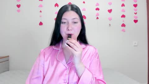 Snapshot of black_berry_bla_ck chatting on February 8, 11:44 am black_berry_bla_ck online show from February 8, 11:44 am