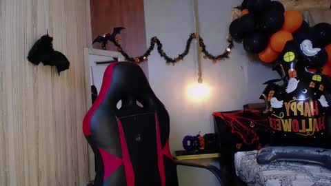 black_king_241 online show from November 4, 2:46 am