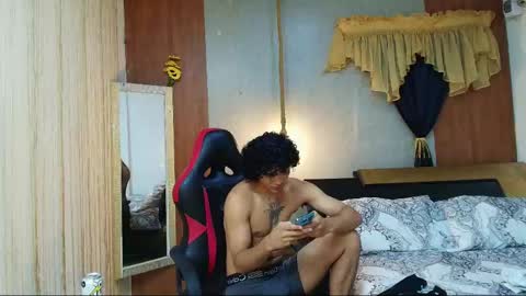 black_king_241 online show from April 19, 11:18 pm