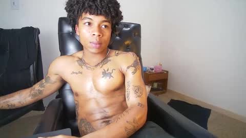 Snapshot of black_tentationx chatting on February 9, 5:40 am black_tentationx online show from February 9, 5:40 am
