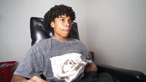 Snapshot of black_tentationx chatting on February 14, 6:23 am black_tentationx online show from February 14, 6:23 am