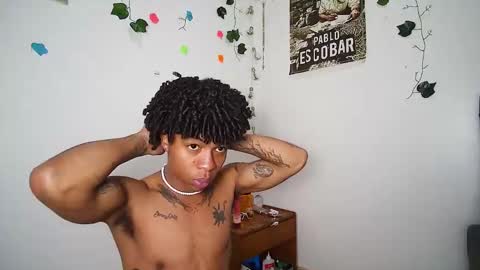 Snapshot of black_tentationx chatting on February 18, 10:36 pm black_tentationx online show from February 18, 10:36 pm