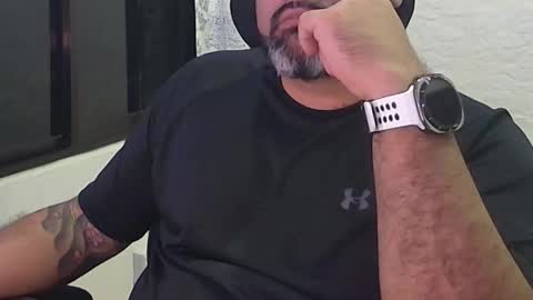 Snapshot of blackfirebird chatting on October 22, 12:25 am blackfirebird online show from October 22, 12:25 am