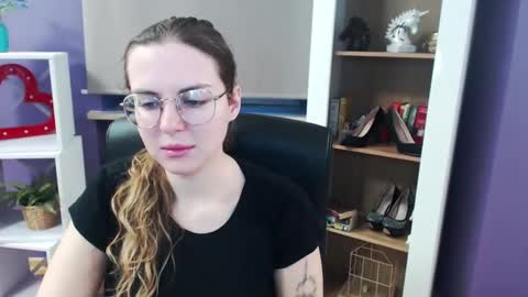 Z O E Y online show from March 4, 5:32 am