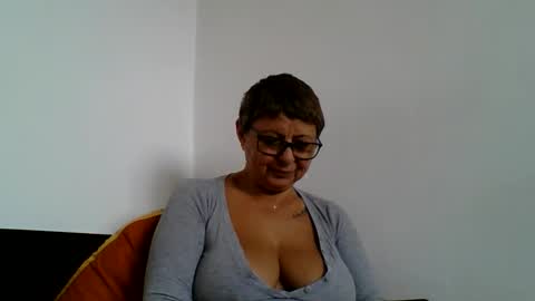 Snapshot of blackwidow05 chatting on October 24, 10:16 am Black Widow online show from October 24, 10:16 am