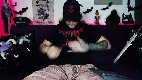Snapshot of blackwolf_6 chatting on October 20, 7:41 pm Dave online show from October 20, 7:41 pm