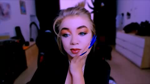 Nicole online show from November 5, 8:05 am