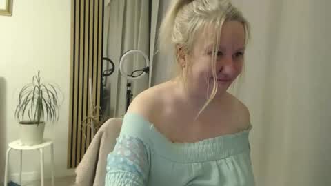 Nicole online show from February 10, 5:38 pm