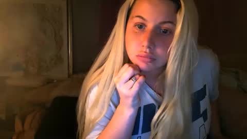 blondedolltia online show from January 18, 7:01 pm