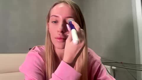 Viktoriia online show from December 20, 2:26 pm