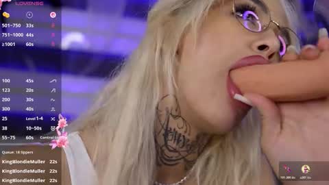 blondie_muller online show from November 4, 9:38 pm