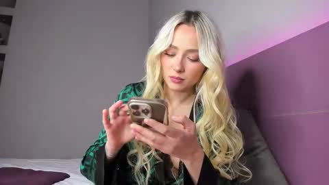 Anna online show from February 1, 2:25 pm