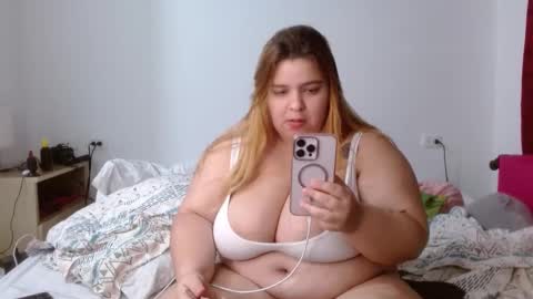 Snapshot of blondyliciousx chatting on February 9, 2:28 am katartistic name online show from February 9, 2:28 am