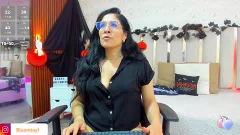 Snapshot of blue_tay1 chatting on October 21, 1:16 pm blue_tay1 online show from October 21, 1:16 pm